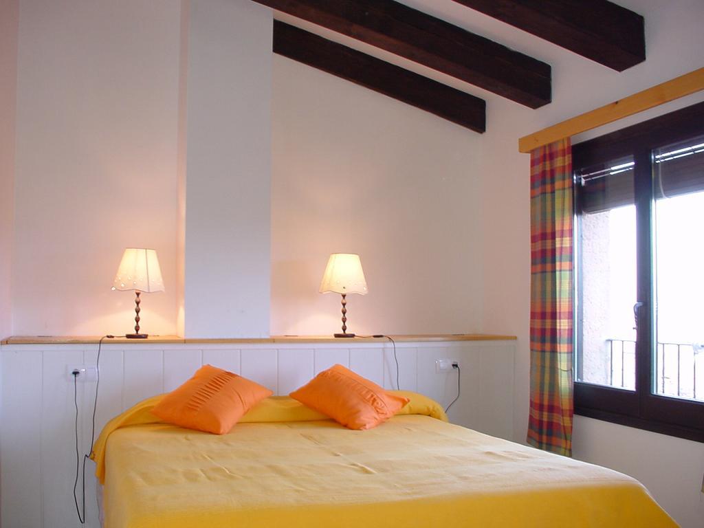 Habitaciones Con Encanto - Cal Alejandro Montsonis Exterior photo